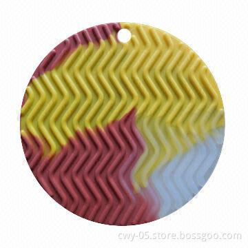 Silicone placemats with raised grain design
